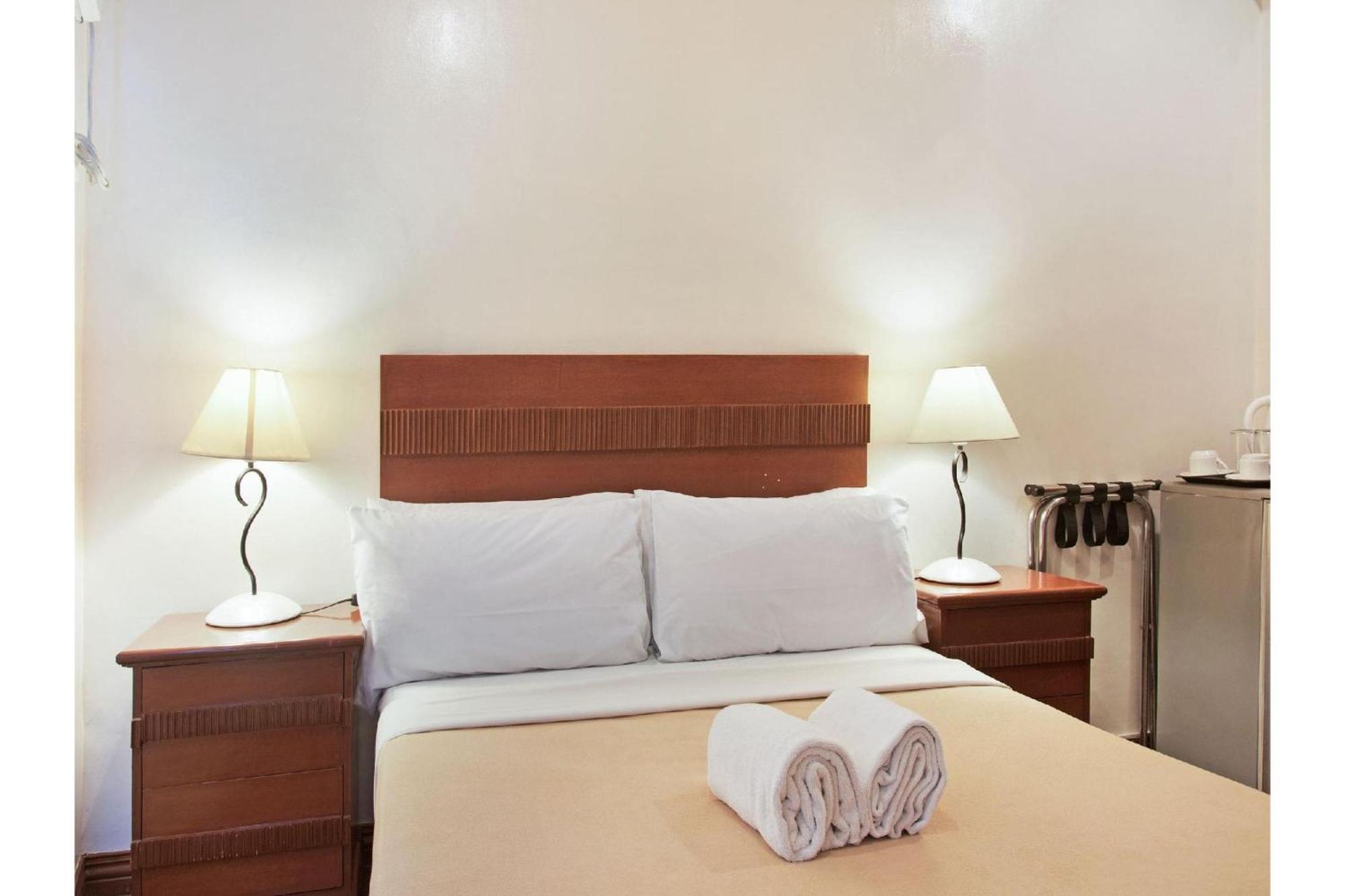 Townhouse Oak Avitel Hotel Near Osmena Highway, Pnr Pasay Station, Metro Manila Makati City Eksteriør bilde