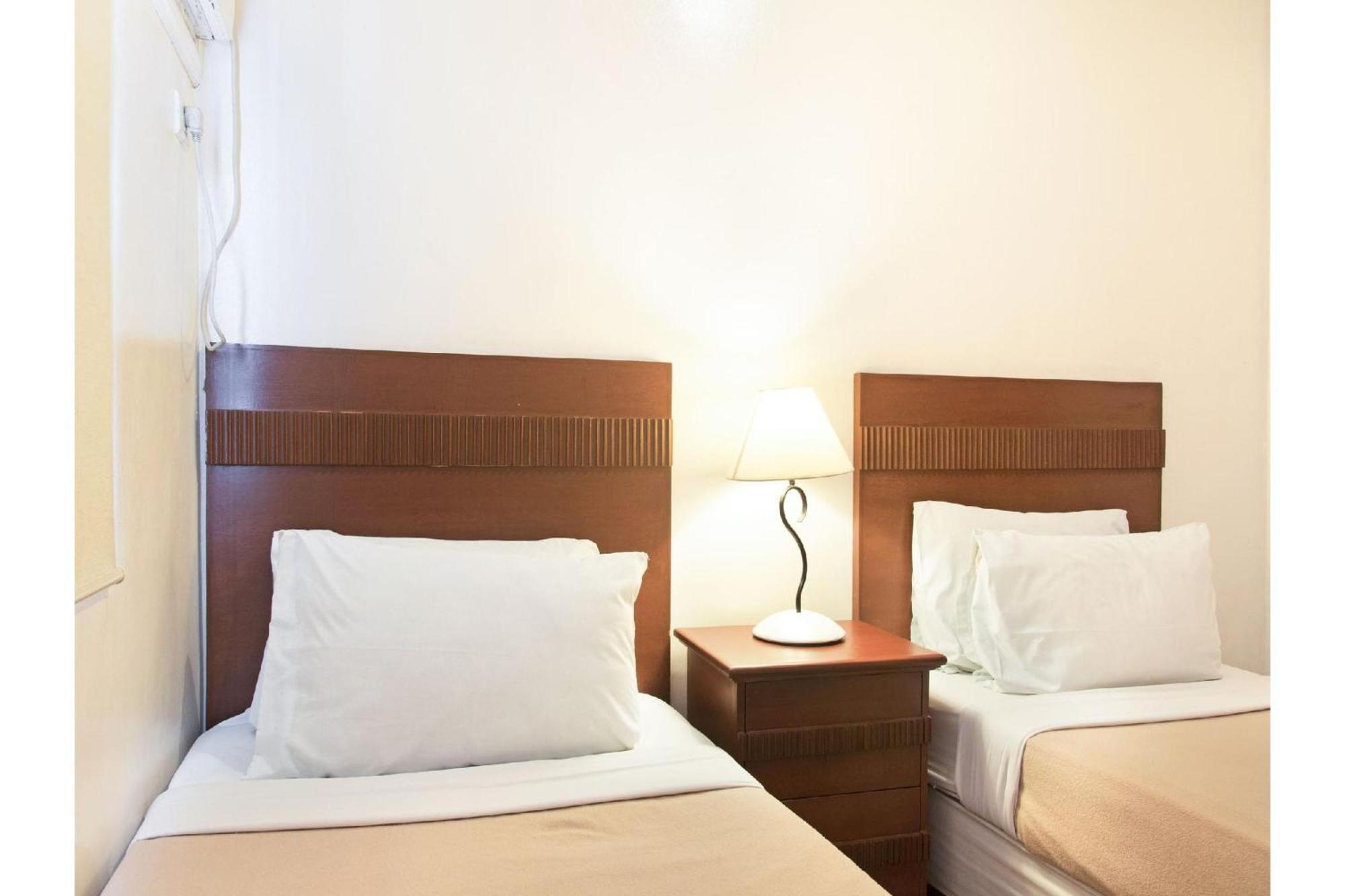 Townhouse Oak Avitel Hotel Near Osmena Highway, Pnr Pasay Station, Metro Manila Makati City Eksteriør bilde